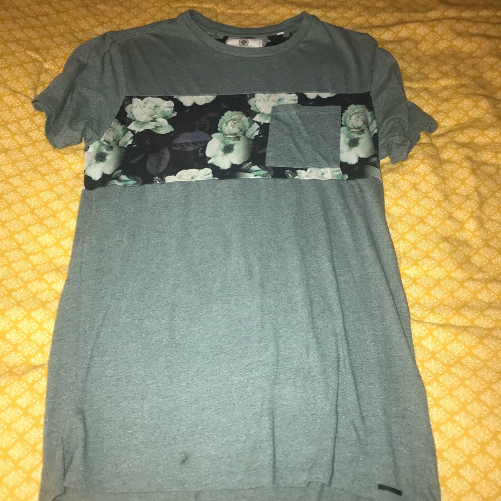 Gently used small men’s shirt